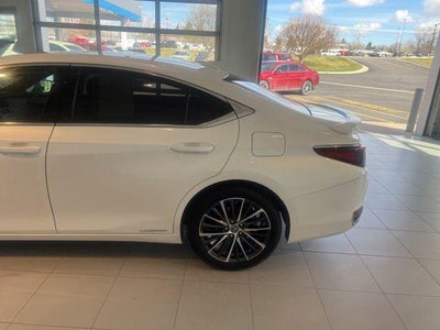 2022 Lexus ES 300h