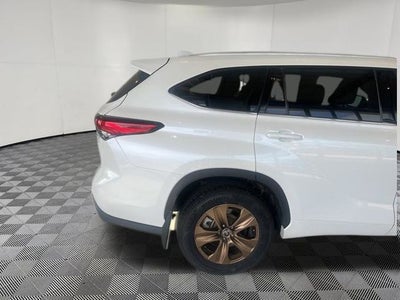 2022 Toyota Highlander Hybrid Bronze Edition