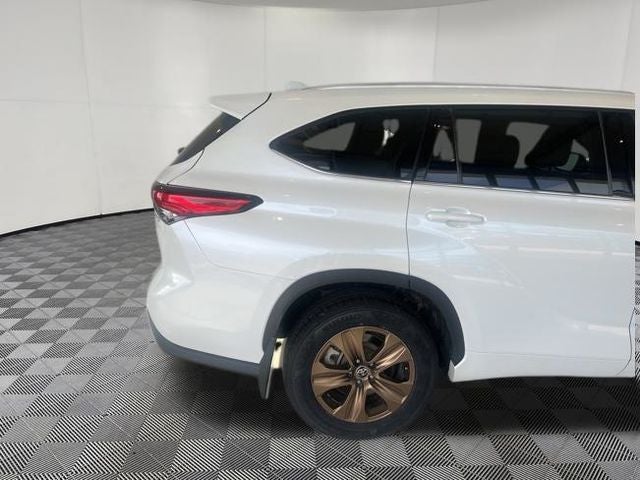 2022 Toyota Highlander Hybrid Bronze Edition
