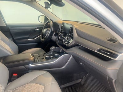 2022 Toyota Highlander Hybrid Bronze Edition