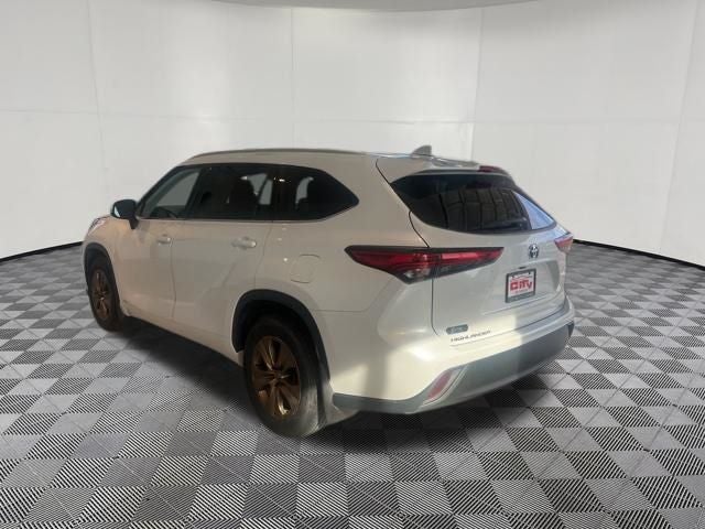 2022 Toyota Highlander Hybrid Bronze Edition