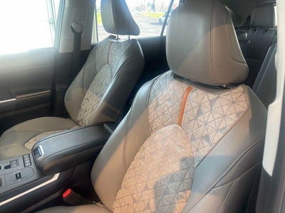 2022 Toyota Highlander Hybrid Bronze Edition