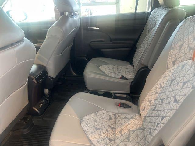 2022 Toyota Highlander Hybrid Bronze Edition