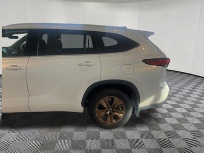 2022 Toyota Highlander Hybrid Bronze Edition