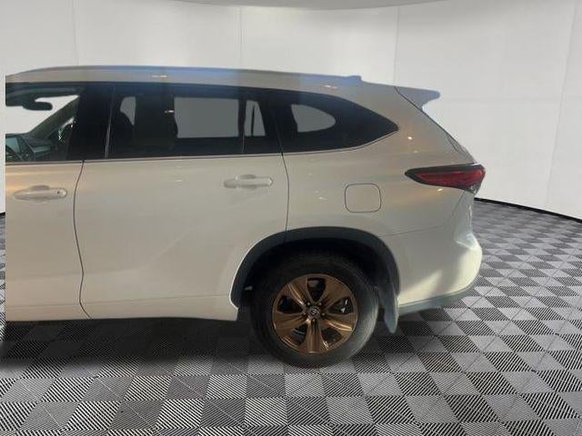 2022 Toyota Highlander Hybrid Bronze Edition