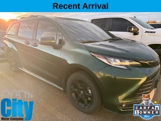 2025 Toyota Sienna Woodland Edition
