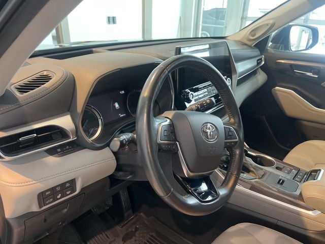 2021 Toyota Highlander Hybrid Platinum