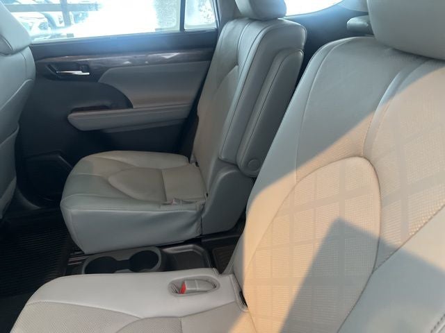 2021 Toyota Highlander Hybrid Platinum
