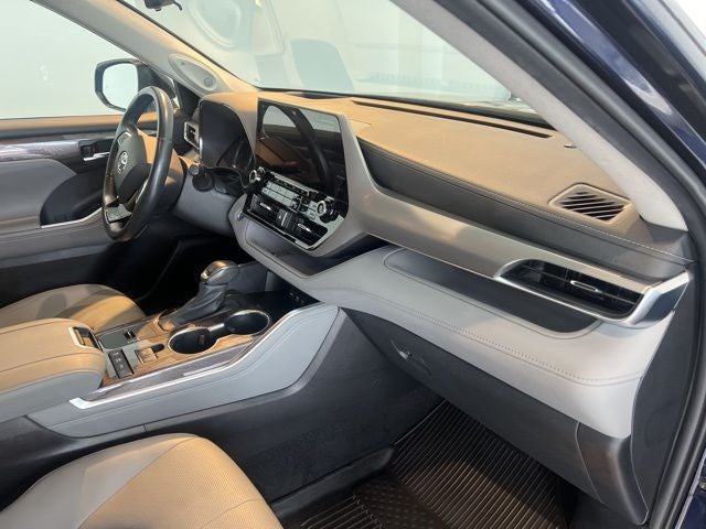 2021 Toyota Highlander Hybrid Platinum