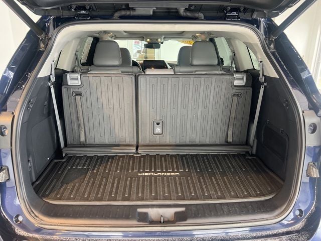 2021 Toyota Highlander Hybrid Platinum