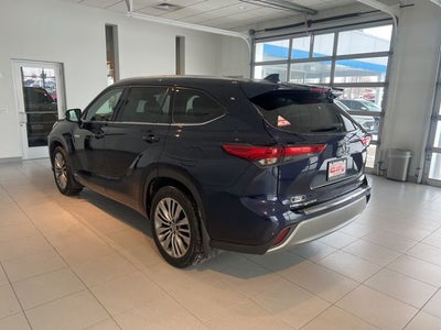 2021 Toyota Highlander Hybrid Platinum