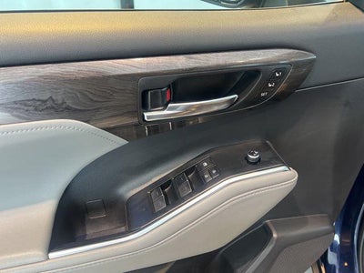 2021 Toyota Highlander Hybrid Platinum