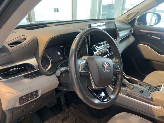 2021 Toyota Highlander Hybrid Platinum