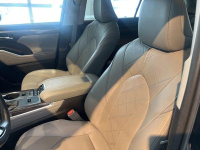 2021 Toyota Highlander Hybrid Platinum