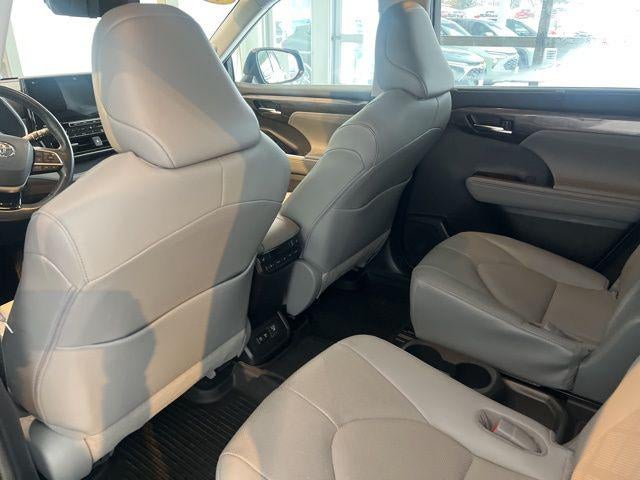 2021 Toyota Highlander Hybrid Platinum