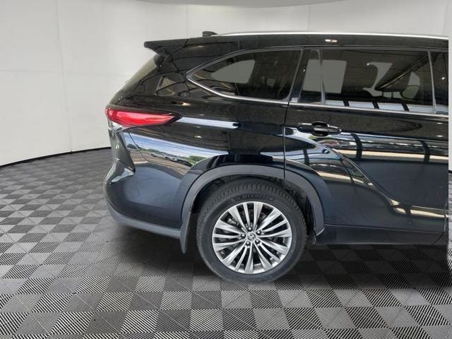 2021 Toyota Highlander Hybrid Platinum