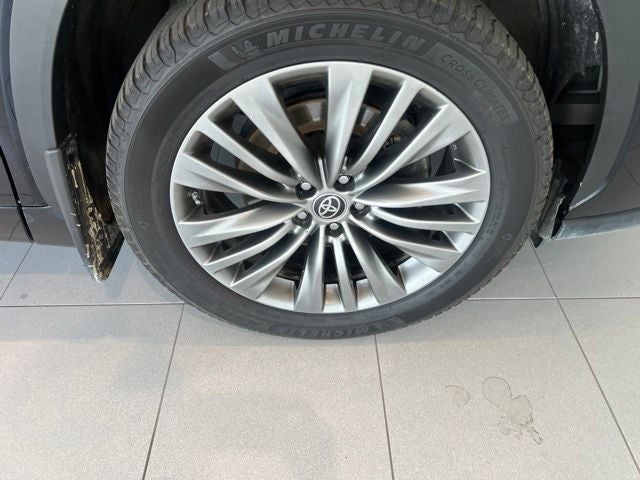 2021 Toyota Highlander Hybrid Platinum