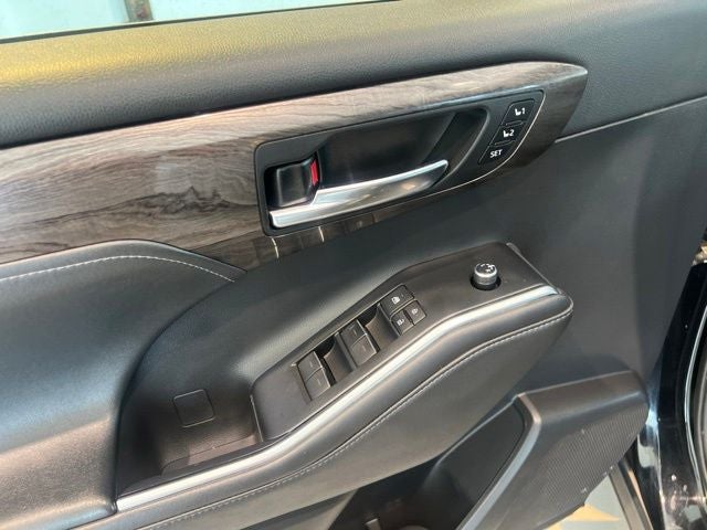 2021 Toyota Highlander Hybrid Platinum
