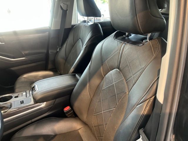 2021 Toyota Highlander Hybrid Platinum