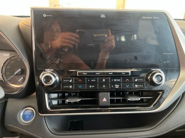 2021 Toyota Highlander Hybrid Platinum