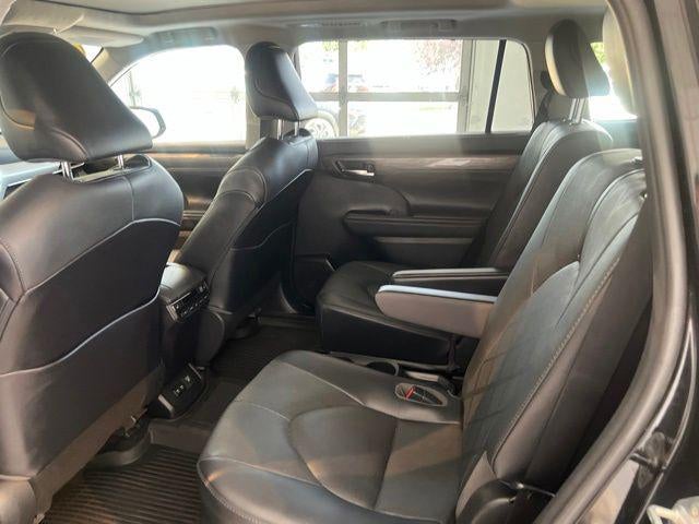 2021 Toyota Highlander Hybrid Platinum