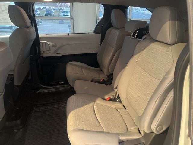 2025 Toyota Sienna LE 8 Passenger