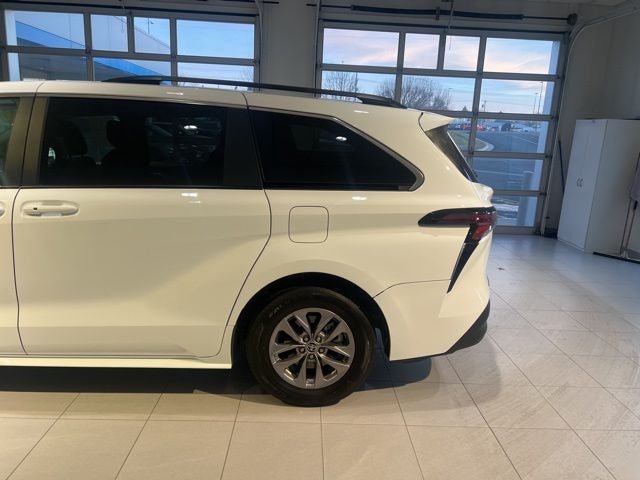 2025 Toyota Sienna LE 8 Passenger