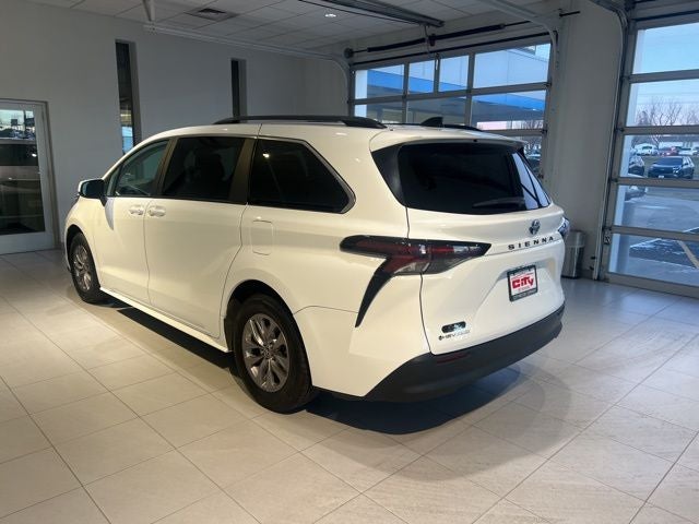 2025 Toyota Sienna LE 8 Passenger