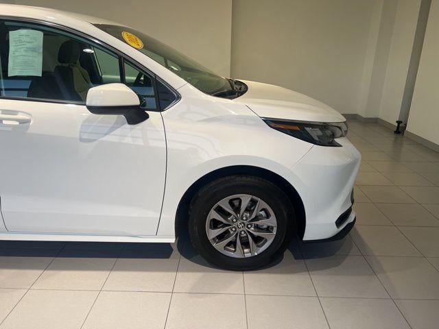 2025 Toyota Sienna LE 8 Passenger