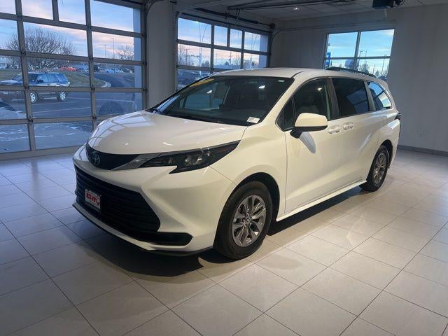 2025 Toyota Sienna LE 8 Passenger