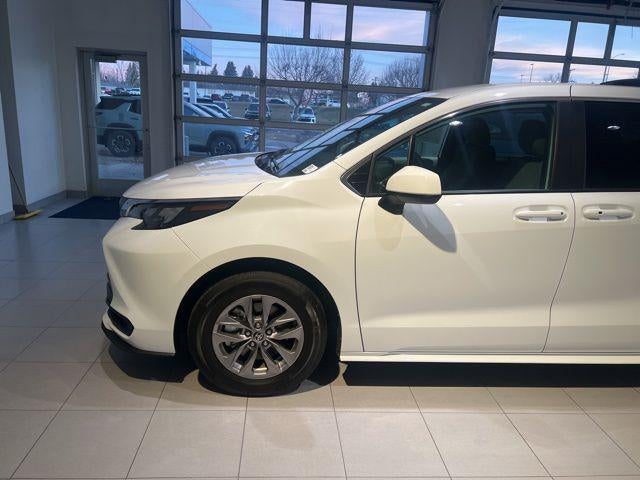 2025 Toyota Sienna LE 8 Passenger